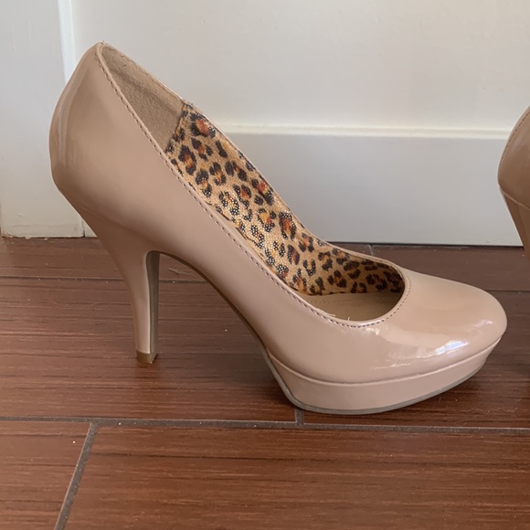 Nude heels size 9 - Picture 2 of 8